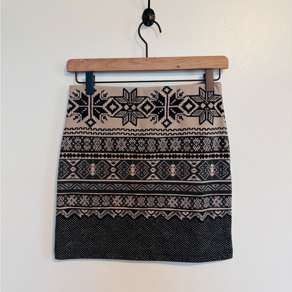 Melville tribal print bodycon mini skirt size medium with pilling